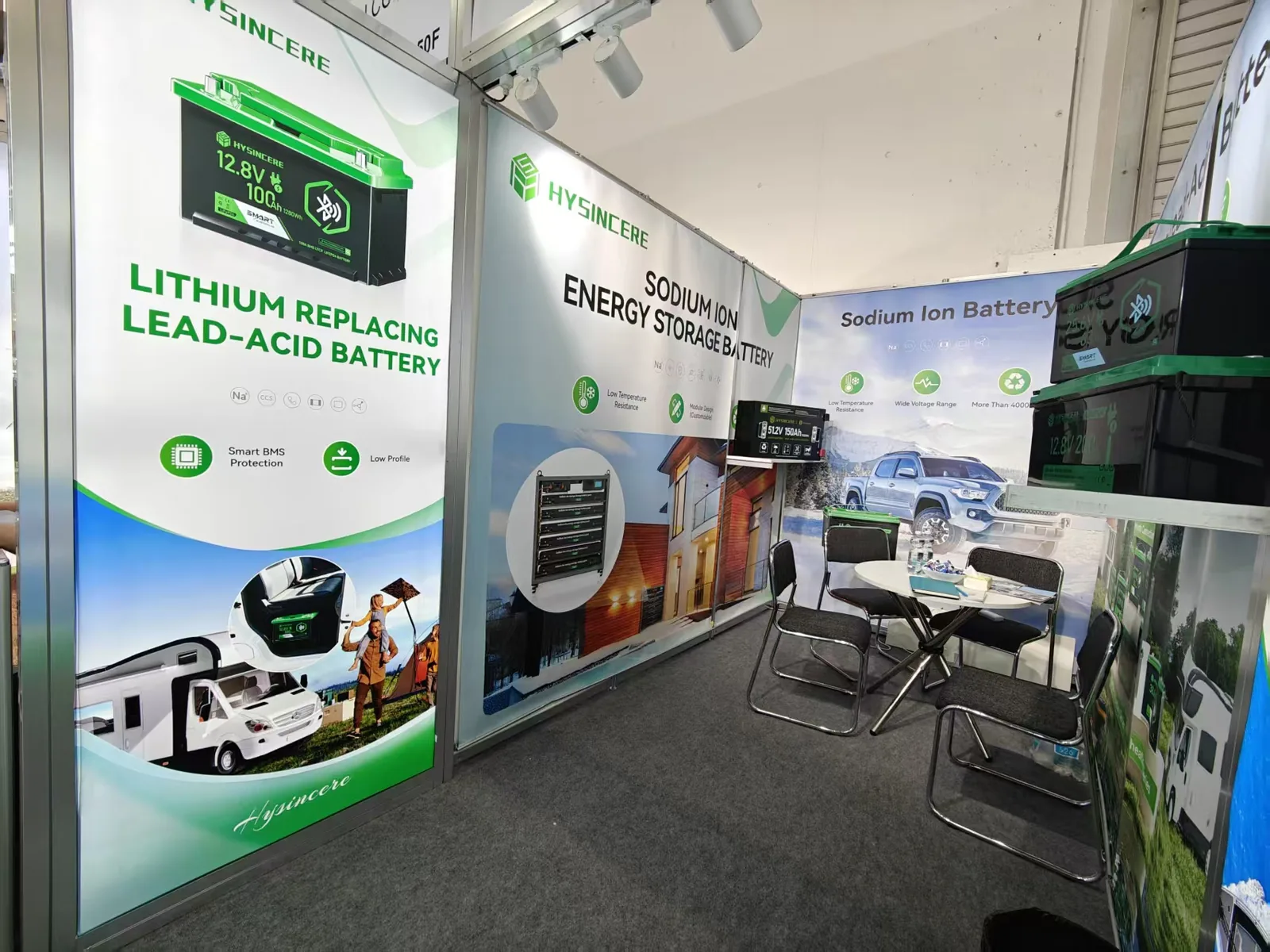 海芯电池在2026年德国Intersolar Europe展位展示铅酸替换锂电池和钠离子电池